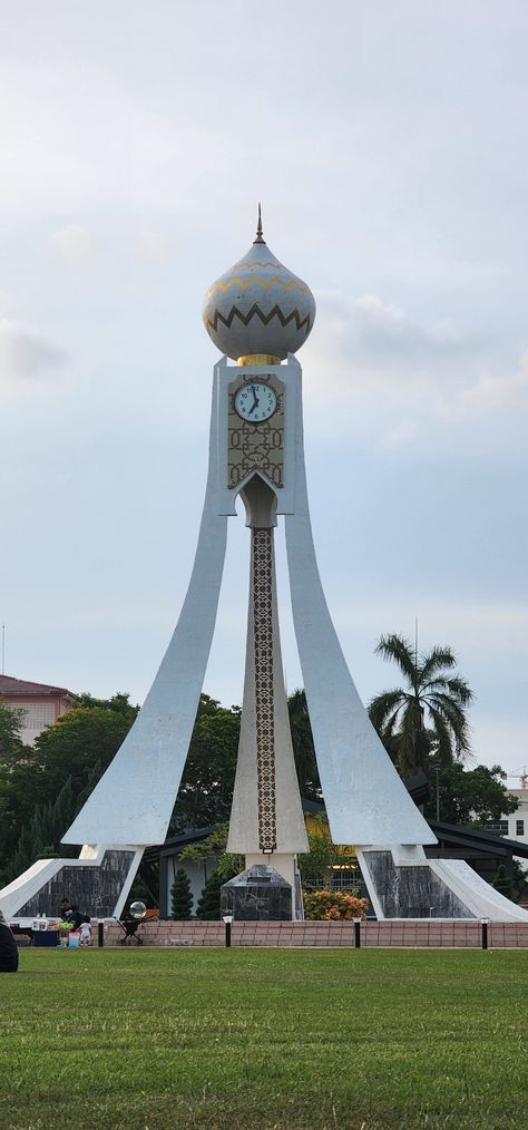 This pin is a visual celebration of Dataran Ipoh, a lively public square nestled in the heart of Ipoh, Malaysia. Discover the iconic Ipoh Tree sculpture that stands tall, its vibrant colors capturing the spirit of the city. Let the image inspire your next adventure and ignite your curiosity to explore the vibrant charm of Ipoh City Square. Ipoh Malaysia, City Square, Public Square, Ipoh, Tree Sculpture, Stand Tall, In The Heart, The City, Vibrant Colors