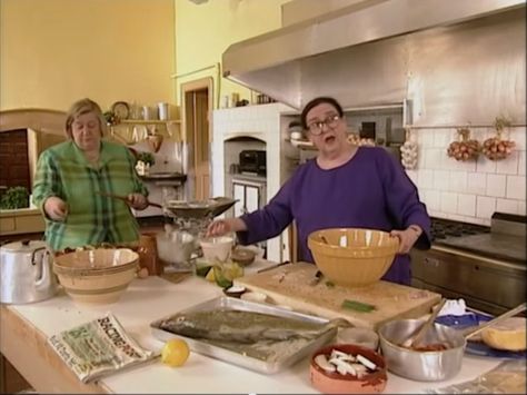 Bon Appetit: 14 Food TV Shows Actually Worth Watching Fat Ladies, Tv Watching, Tv Chefs, Tv Food, Allergy Free Recipes, Food Intolerance, Food Shows, Food Facts, Looks Yummy