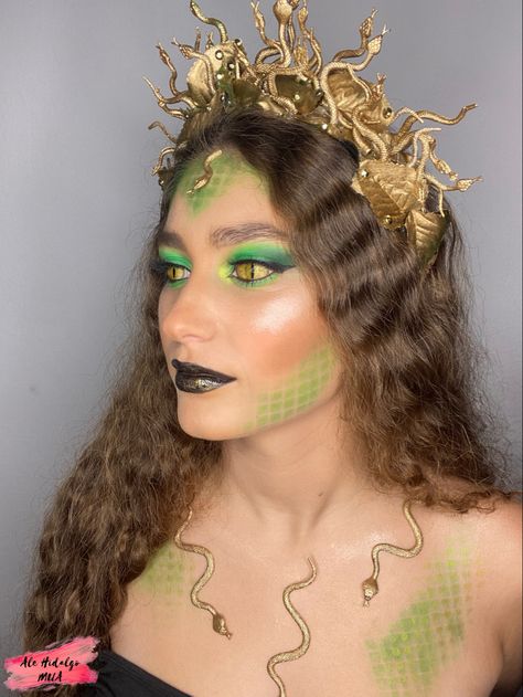 Face Paint Simple, Medusa Halloween Costume, Medusa Makeup, Medusa Costume, Monster Costume, Halloween 23, Golden Snake, Hallowen Ideas, Monster Costumes