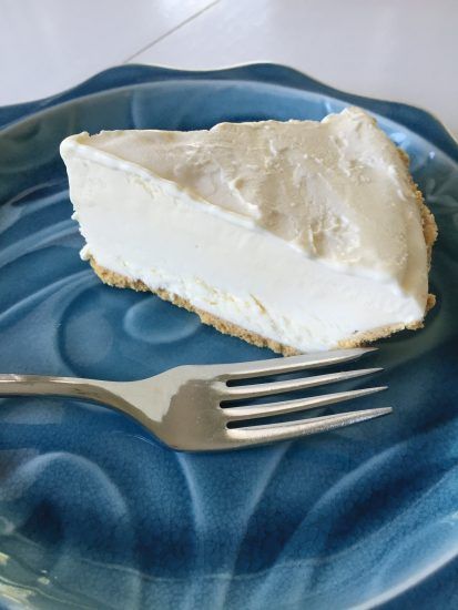 This no-bake whipped key lime pie is the perfect summer dessert. Sour Cream Raisin Pie, Frozen Key Lime Pie, Raisin Pie, Key Lime Pie Recipe, Key Limes, Favorite Pie Recipes, Lime Pie Recipe, Recipe Challenge, Keylime Pie Recipe