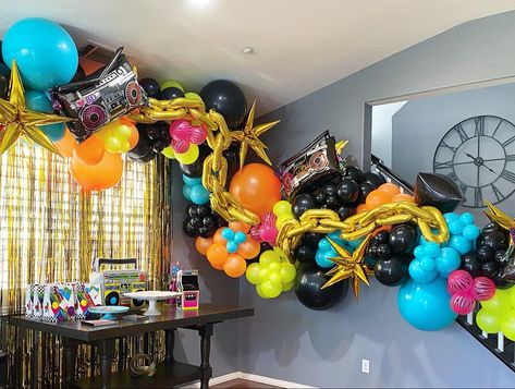 90s Balloon Garland, Neon Balloons, 90s Theme Party Decorations, 90s Party Ideas, Graffiti Party, 80s Party Decorations, 80s Birthday Parties, 90s Theme Party, Rock Star Party