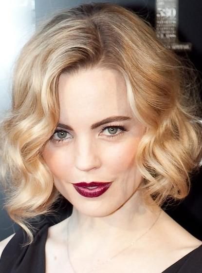 Short Curly Bob Hairstyle Kręcony Bob, Short Curly Bob Hairstyles, Formal Hairstyles For Short Hair, Trendy We Fryzurach, Short Wavy Haircuts, Prom Hairstyles For Short Hair, Wavy Haircuts, Short Wavy Hair, Short Wedding Hair