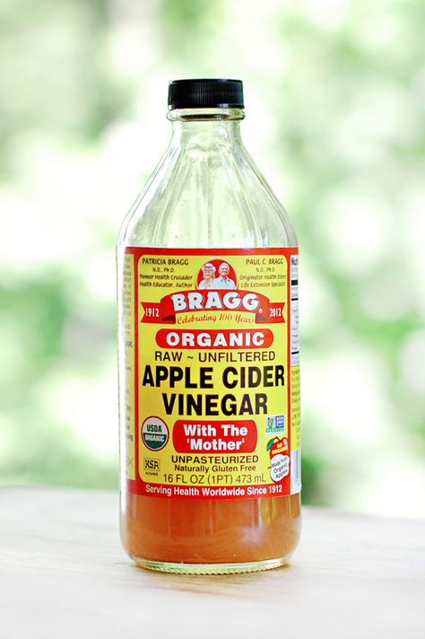 Holistic Hot Spot Remedies: Apple Cinder Vinegar has a plethora of benefits, including aiding skin problems and hot spots. Dog Hot Spots, Pet Remedies, Itchy Dog, Natural Pet Care, Coconut Oil For Dogs, Dog Remedies, Oils For Dogs, Pet Tips, Healthy Pets