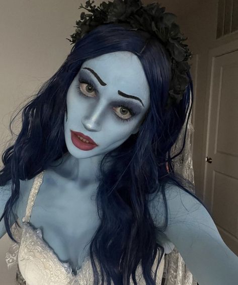 Corpse Bride Dress, Vamp Makeup, Corpse Bride Makeup, Halloween Bride Costumes, Epic Halloween Costumes, Emily Corpse Bride, Corpse Bride Costume, Bride Costume, Pretty Halloween Costumes