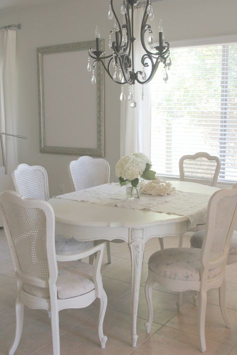 Dining Room Decor Diy, White Dining Room Sets, Living Room And Dining Room Decor, Decor Makeover, Shabby Chic Dining Room, Muebles Shabby Chic, Diy Living Room, French Country Dining Room, Dining Room Accents