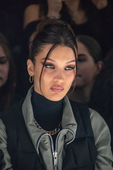 Jan 16, 2020 Bella Hadid Makeup, Bella Hadid Aesthetic, Bella Hadid Outfits, Smink Inspiration, Bella Hadid Style, Makijaż Smokey Eye, Hadid Style, Grunge Hair, Aesthetic Hair