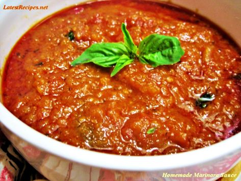 Homemade Marinara Sauce Giada Marinara Sauce Recipe, Simple Tomato Sauce, Giada De Laurentiis Recipes, Red Sauce Recipe, Marinara Sauce Recipe, Pasta Sauce Homemade, Easy Tomato Sauce, Spaghetti Sauce Recipe, Marinara Sauce Homemade