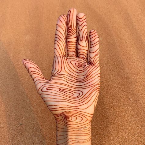 Forget a manicure… Minimalist Henna, Cool Henna, Henne Tattoo, Cream Tattoo, Unique Henna, Cute Henna Tattoos, Jagua Henna, Henna Style Tattoos, Henna Designs For Men