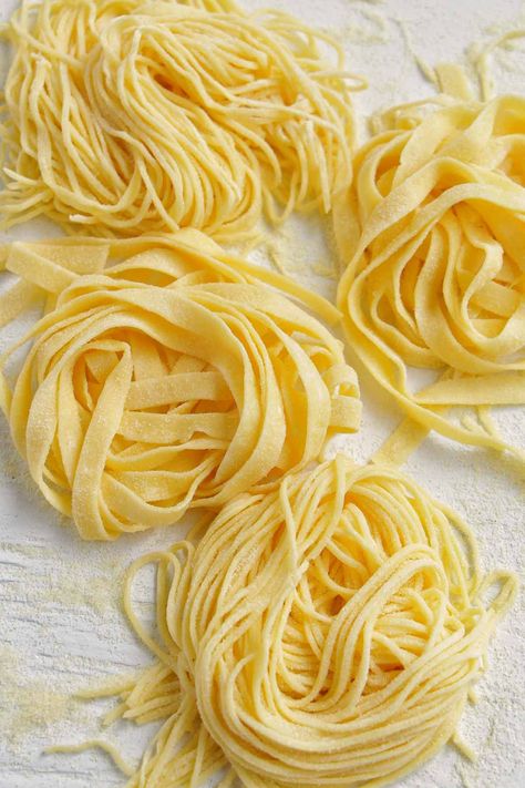 Egg Pasta Dough, Fresh Pasta Recipe, Egg Pasta Recipe, Recipe With Eggs, School In Italy, Traditional Italian Pasta, Make Fresh Pasta, Fresh Pasta Recipes, Fresh Pasta Dough