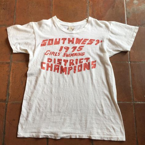 " District Champions " Dope Tees, Sweet Tee, Retro Sport, Retro Tee, Vintage Hoodies, Custom Tees, 로고 디자인, Retro Tshirt, Vintage Shop