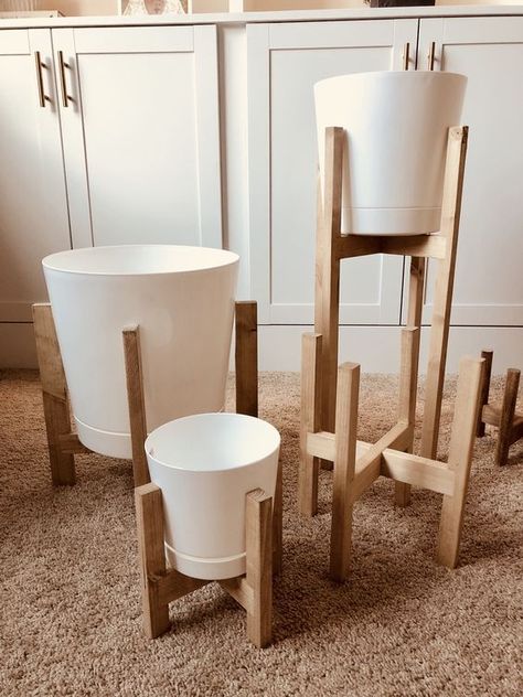 Plant Stand Diy, 200 Dollars, Modern Plant Stand, Wooden Plant Stands, Dekor Diy, Wood Plant Stand, Easy Build, Diy Plant Stand, Plant Stand Indoor