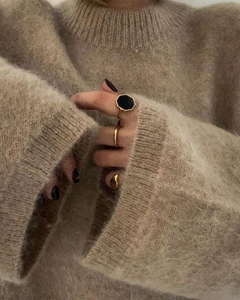 Winter Accessories Aesthetic, Hand Accessories Aesthetic, Autumn Fashion Aesthetic, Winter Rings, Simplicity Aesthetic, Fall Lifestyle, Autumn Accessories, Estilo Hippy, Jewelry Lookbook