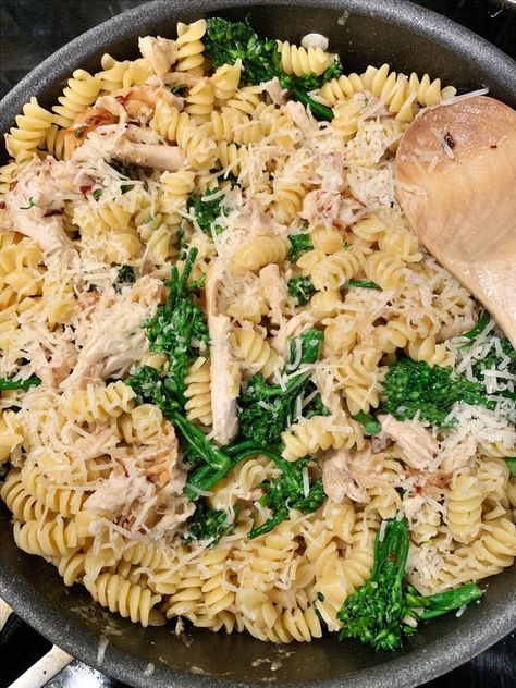 Chicken And Fusilli Pasta, Chicken And Broccoli Rabe Recipes, Broccoli Rabe Recipes, Broccoli Rabe Pasta, Broccoli Rabe Recipe, Pasta Con Broccoli, New Chicken Recipes, Fusilli Pasta, Broccoli Rabe