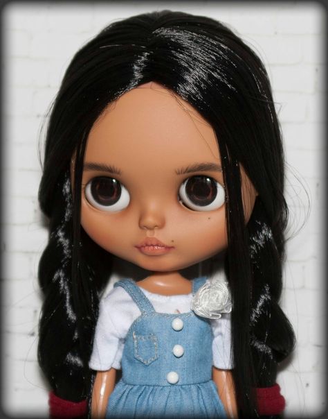 Blythe Dolls Medium Hair, Bythle Dolls Black Hair, Blythe Doll Black Hair Tan Skin, Blythe Dolls Black Hair Black Eyes, Blythe Dolls Black Hair Brown Skin, Hispanic Blythe Doll, Blythedoll Black Hair, Mexican Blythe Doll, Blythe Dolls Tan Skin