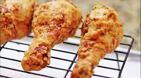 Joanna Gaines Shares How To Do Fried Chicken Right https://diyways.com/joanna-gaines-shares-how-to-do-fried-chicken-right/ Joanna Gaines Fried Chicken Recipe, Magnolia Fried Chicken, Magnolia Table Fried Chicken, Joanna Gaines Fried Chicken, Jojo Recipe, Magnolia Recipes, Fried Chicken Batter, Fowl Recipes, Joanne Gaines