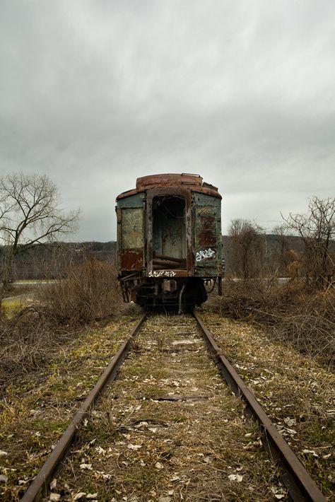 Abandoned Diner, Apocalypse Landscape, Dystopian Aesthetic, Apocalypse Aesthetic, Train Cars, Abandoned Train, Kingston Ny, Arte Alien, American Gothic