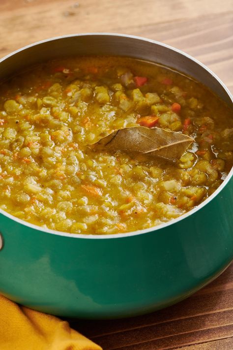 Vegetarian Split Pea Soup Recipe / This is comfort food at its homiest. The texture is soothing, the flavor is mellow. #souprecipe #vegetarian #glutenfree Vegetarian Split Pea Soup, Pea Soup Recipe, Best Lunch Recipes, Split Pea Soup Recipe, Winter Soup Recipe, Healthy Vegetarian Dinner, Meat Free Recipes, Split Pea Soup, Pea Soup