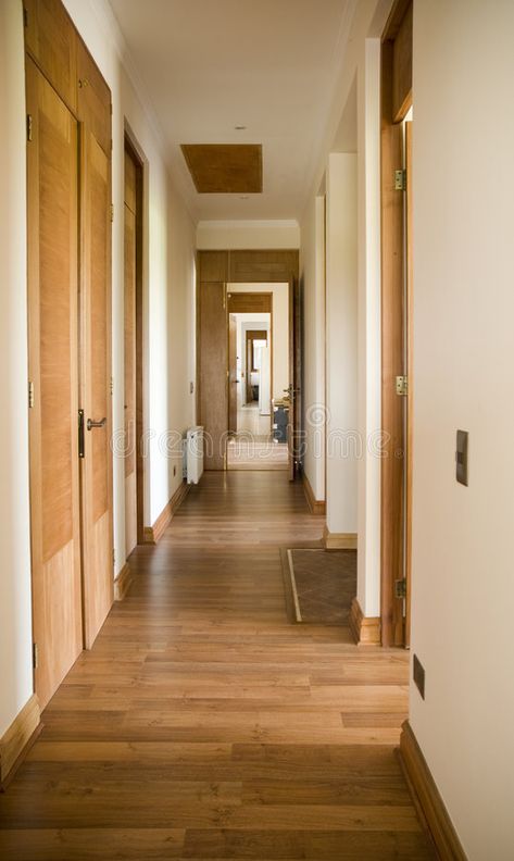 Corridor Flooring Design, Corridor Apartment, Apartment Corridor, Wide Hallway, Modern Corridor, Townhouse Ideas, Apartment Floor, Corridor Design, Brown Doors