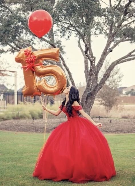 Off The Shoulder Quinceanera Dress, Quince Picture Ideas, Quinceañera Photoshoot Ideas, Quince Photoshoot Ideas, Quince Photoshoot, Quince Pictures, Sweet 16 Pictures, Quinceanera Pictures, Sweet 15 Party Ideas Quinceanera