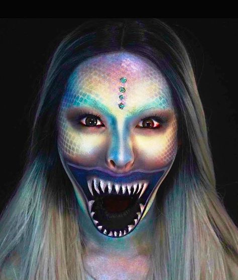 Scary Halloween Makeup Looks, Scary Mermaid, Mermaid Makeup Halloween, Scary Halloween Makeup, Mermaid Makeup Tutorial, Halloween Mermaid, Fantasy Make-up, Scary Halloween Masks, Halloween Make-up Looks