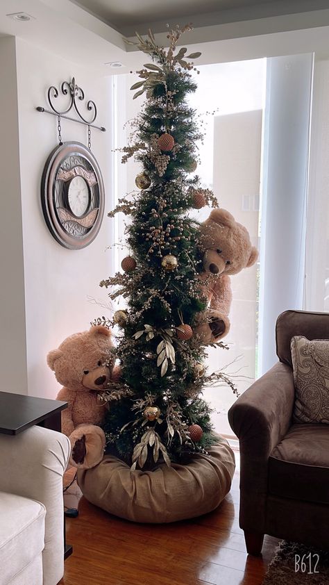 Christmas Tree Bear Theme, Slim Christmas Tree Decor Ideas, Aesthetic Cozy Christmas, Draw Christmas Tree, Wallpaper Christmas Aesthetic, Bedroom Christmas Decorations, Pencil Christmas Tree Ideas Decorating, Christmas Aesthetic Cozy, Christmas Decor Bedroom