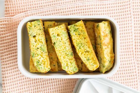 Easy Egg Bake (with Broccoli) Toddler Egg Recipes, Infant Recipes, Broccoli Egg Bake, Potato Egg Bake, Easy Egg Bake, Egg And Cheese Casserole, Baking With Toddlers, Baked Frittata, Cottage Cheese Eggs