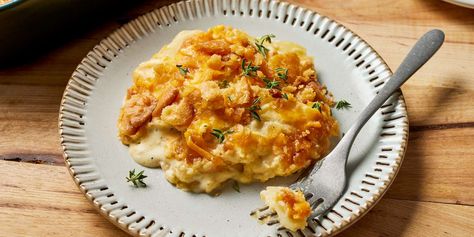 Million Dollar Potato Casserole Million Dollar Potato Casserole, Million Dollar Potatoes, Winter Comfort Food Recipes, November Recipes, Chicken Paprikash, 5 Ingredient Dinners, Creamed Onions, Cheesy Casserole, Winter Comfort Food