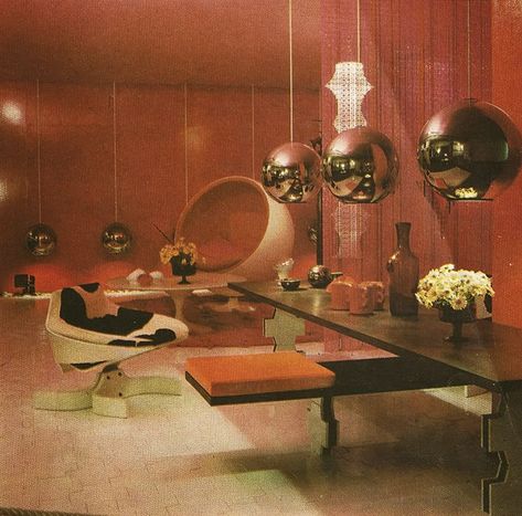 Inspirational retro futuristic living room ideas http://vintageindustrialstyle.com/inspirational-retro-futuristic-living-room-ideas/ 70s Futurism Interior Design, Futuristic Living Room Ideas, Futurism Interior Design, 70s Futurism, Aesthetic Geometry, Space Age Interior, 1970s Interior, Futuristic Living Room, 1970s Interior Design