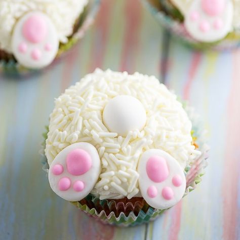 Bunny Butt Cupcakes via @graciouswife Cutest Cupcakes, Bunny Butts, Easter Deserts, Easter Bunny Cupcakes, Cupcake Tutorial, Easter Snacks, Bunny Cupcakes, Easter Sweets, Easter Bunny Cake