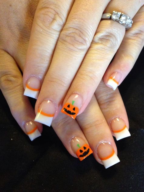 Pumpkin Halloween Nail Art French Tip Pumpkin Nails, Fall Nail Tips Designs, Pumpkin French Tip Nails, Halloween Nails Tips, Short October Nails, Halloween French Nails, Halloween French Tips, Halloween Nails Pumpkin, Pumpkin Nails Fall