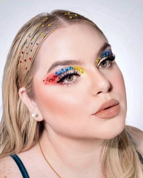 1,2 or..? Which one is the best one? Cuál es el mejor de estos maquillajes? Time for a tbt because I’ll be watching Bridgerton all day . Watching Bridgerton, Colombian Flag, Venezuela Flag, Eye Makeup Designs, Sfx Makeup, Eye Makeup Art, Makeup Designs, Beauty Room, Creative Makeup