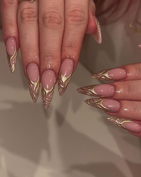 ✨✨ #tampanailtech#tampanails#explorenails#stilletonails#explore | Instagram Trendy 2024 Nails, New Nail Art Designs Trends, Line Design Nails, Pan Nails, Jelly Stickers, Stars Nails, Floral Nail Designs, Rose Gold Nails, Design Nails