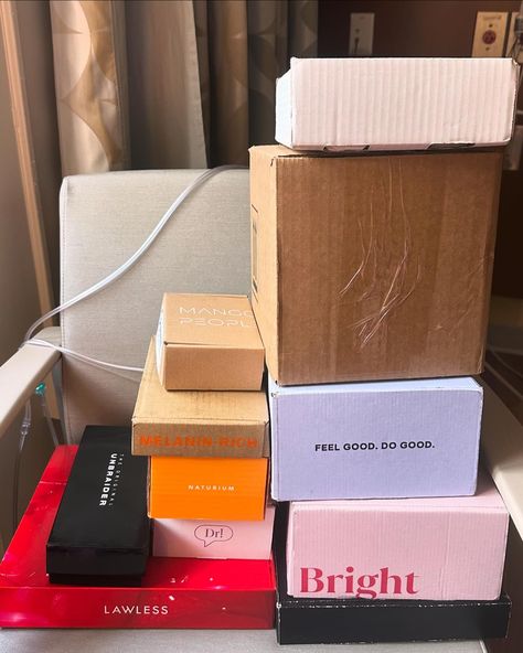 Time for a pr/gifts unboxing video! Literally wouldn't be able to imagine this 7 months ago when I started taking becoming an influencer seriously. All of this from cold dms & emails + a couple inbounds 🥰 Before I leave this earth, I'm truly determined to do a collab + pr from my dream brands. So far, I'm at 55+ packages since November 🥹🧚🏾‍♀️ I'm so excited to try some of these new launches! What should I review first? 💝 @byamicole @mangopeoplecosmetics @thefaceshopus @dr.idriss @saieb... Pr Packages Aesthetic Boxes, Pr Boxes Aesthetic, Influencer Pr Package, Pr Boxes Packaging, Dr Idriss, Pr Packages Aesthetic, Packages Aesthetic, Pr Aesthetic, Pr Branding