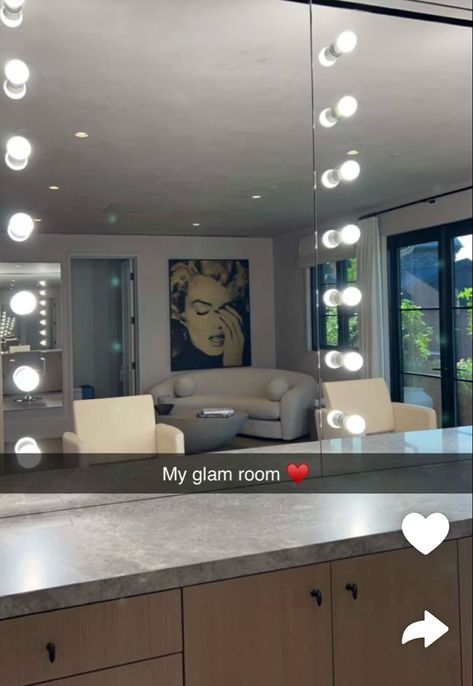 Khloe Kardashian Glam Room, Glam Beauty Room, Khloe Kardashian Workout, Edwardian Homes, Skin Room, Bloxburg Mansion, Kardashian House, Khloe Kardashian House, Kardashian Home