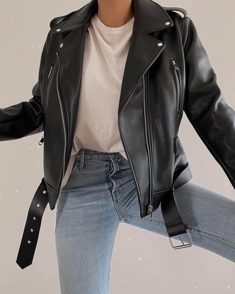 21fe5b8ba755eeaece7a450849876228desc45130140ri Leather Jacket Outfits, Outfit Jeans, Mode Inspo, Tomboy Fashion, Looks Chic, 가을 패션, Black Leather Jacket, Mode Inspiration, Winter Fashion Outfits