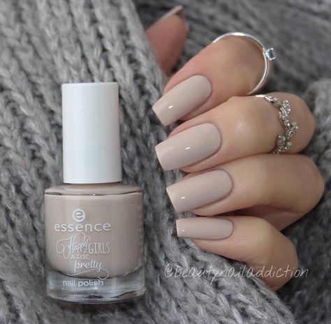 Nails And Outfits, Best Fall Nails, Ivory Nails, Autumn Nail Designs, Taupe Nails, Nails Easter, Autumn Nail, Subtle Nails, Beige Nails