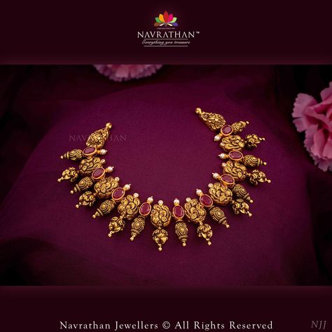 Navrathan Jewellers, Pretty Gold Necklaces, Birthday Room, Temple Jewelry Necklace, Pakistani Bridal Jewelry, Gold Jewels Design, Ruby Set, Neck Pieces Jewelry, Antique Necklaces Design