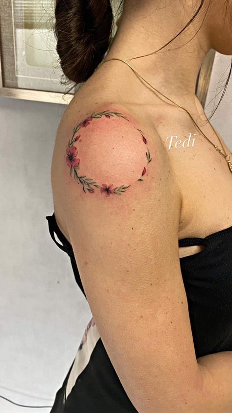 Colorful Circle Tattoo, Circle Of Roses Tattoo, Shoulder Circle Tattoo, Circular Tattoo Placement, Floral Circle Tattoo, Circle Flower Tattoo, Circle Tattoos For Women, Circle Tattoo Placement, Circular Tattoo Designs