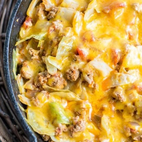 Low Carb Cheesy Cabbage Casserole - The Best Keto Recipes Keto Cabbage Recipes, Cheesy Cabbage Casserole, Recipes With Cream Cheese, Cheesy Cabbage, Keto Cabbage Recipe, Keto Cabbage, Cabbage Casserole Recipes, Easy Keto Dinner, Cabbage Casserole