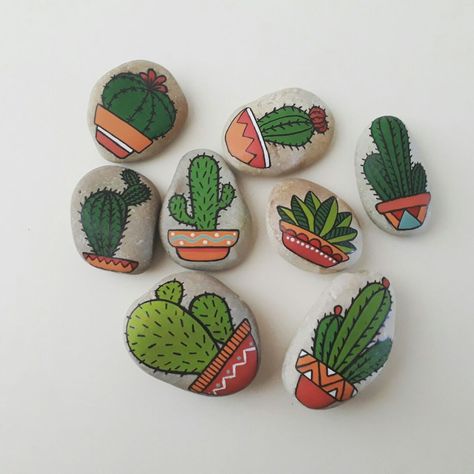 Painted Rock Cactus, Rock Cactus, Garden Rock Art, Diy Rock Art, Stone Art Painting, Deco Nature, Painted Rocks Craft, Painted Rocks Diy, Rock Painting Ideas Easy