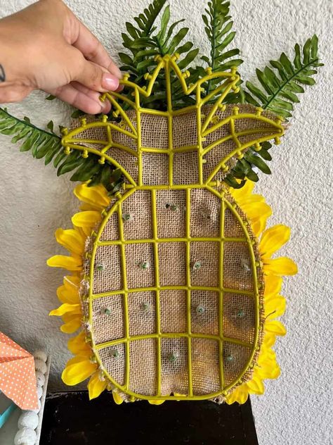 Dollar Tree Sunflower Pineapple Door Hanger - Manda Panda Projects Pineapple Wreath Diy, Door Diy Makeover, Diy Pineapple Decor, Pineapple Door Hanger, Pineapple Wreath, Pineapple Crafts, Sunflower Door Hanger, Diy Pineapple, Front Door Diy