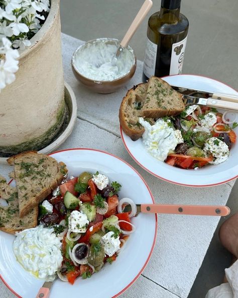 Yummy Salad Aesthetic, Greek Summer Aesthetic Food, Summer Salad Aesthetic, Greek Party Aesthetic, Greek Salad Aesthetic, Greek Life Aesthetic, Greek Summer Aesthetic, Greek Lifestyle, Salad Aesthetic