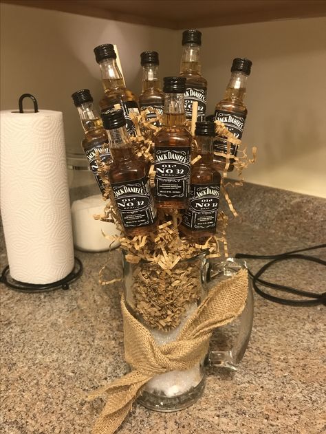 Jack Daniels birthday liquor bouquet, incase your SO isn't into flowers Jack Daniels Bouquet, Jack Daniels Centerpiece, Diy 21st Birthday Gifts, Jack Oconnell, Booze Bouquet, Party Decorations For Adults, Alcohol Bouquet, Jack Daniels Birthday, Jack Daniels Gifts