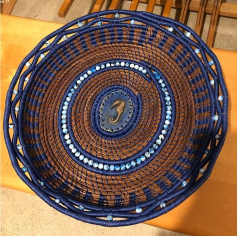 Pine Needle Crafts, Basket Weaving Patterns, Basket Making, Pine Needle Baskets, Needle Crafts, Pine Needles, Weaving Patterns, Native Art, Basket Weaving