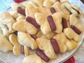 Crescent dough cut with a cookie cutter, topped with a cocktail sausage, and baked Party Food For Toddlers, Butterfly Party Ideas, Cocktail Sausages, Bug Party, Butterfly Birthday Party, Crescent Dough, Butterfly Party, Kid Food, Fun Kids Food