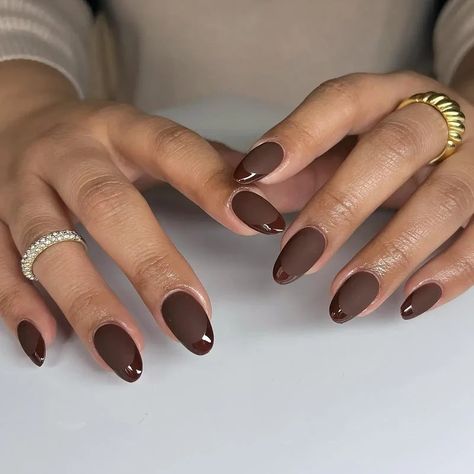 Fall Matte Nails With Glossy Tips, Matte Nails With Glossy French Tip, Matte Nails Glossy Tip, Short Round Nails Fall, Matte And Glossy Nails Design, Matte Nails With Glossy Tips, Round Fall Nails, Fall Round Nails, Matte French Tip Nails