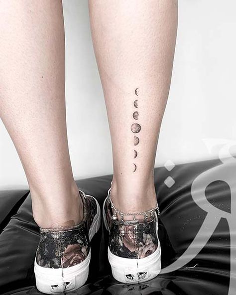 21 Moon Phases Tattoo Ideas to Inspire You | StayGlam Moon Cycle Tattoo, Small Foot Tattoos, Full Moon Tattoo, Moon Phases Tattoo, Chic Tattoo, Stylish Tattoo, Moon Tattoo Designs, Calf Tattoo, Foot Tattoo