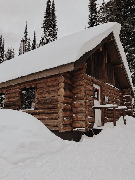 Snow Cabin Interior, Cabin Core Aesthetic, Winter Cabin Aesthetic, Winter Aesthetic Christmas, Alaska Camping, Cozy Winter Aesthetic, Cabin Snow, Cabin In The Snow, Maine Winter