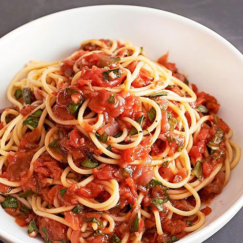 Fresh Marinara Sauce Fresh Marinara Sauce, Marinara Pasta, Resep Pasta, Meatless Monday Recipes, Homemade Marinara, Pasta Sauces, Pasta Pasta, Pasta Pizza, Tomato Recipes