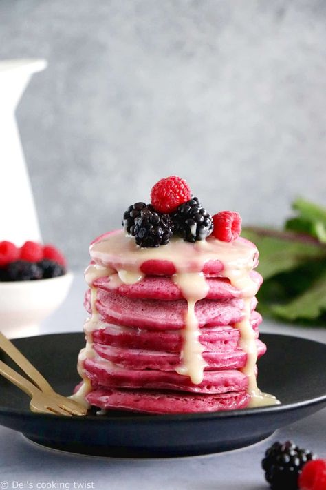 Pink Beet Pancakes - Del's cooking twist Beet Pancakes, Pink Pancake, October Food, Comfort Desserts, Healthy Food Menu, Raw Recipes, Beet Recipes, True Food, Hidden Veggies